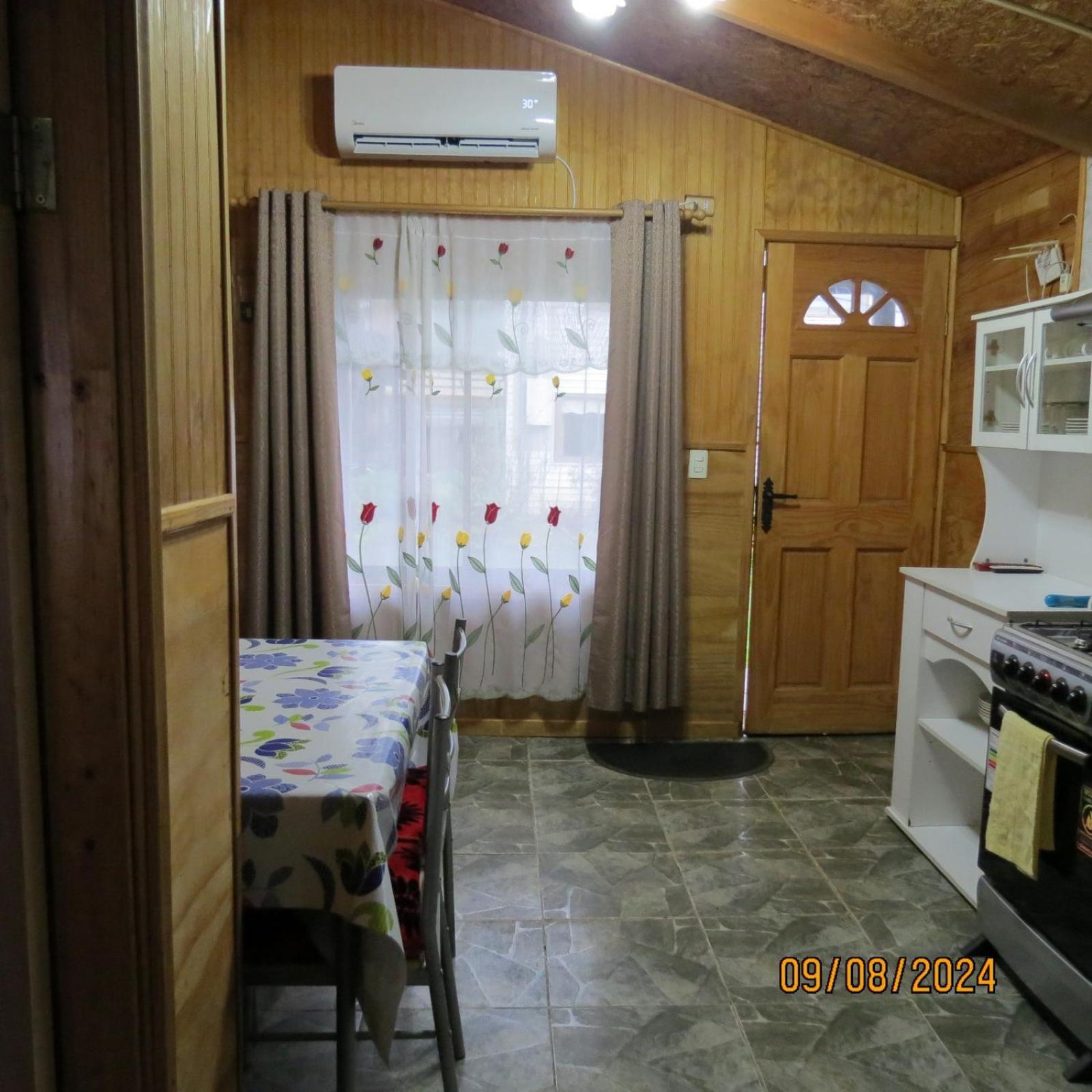 Hostal Y Cabanas Ventisquero Puerto Puyuguapi Luaran gambar