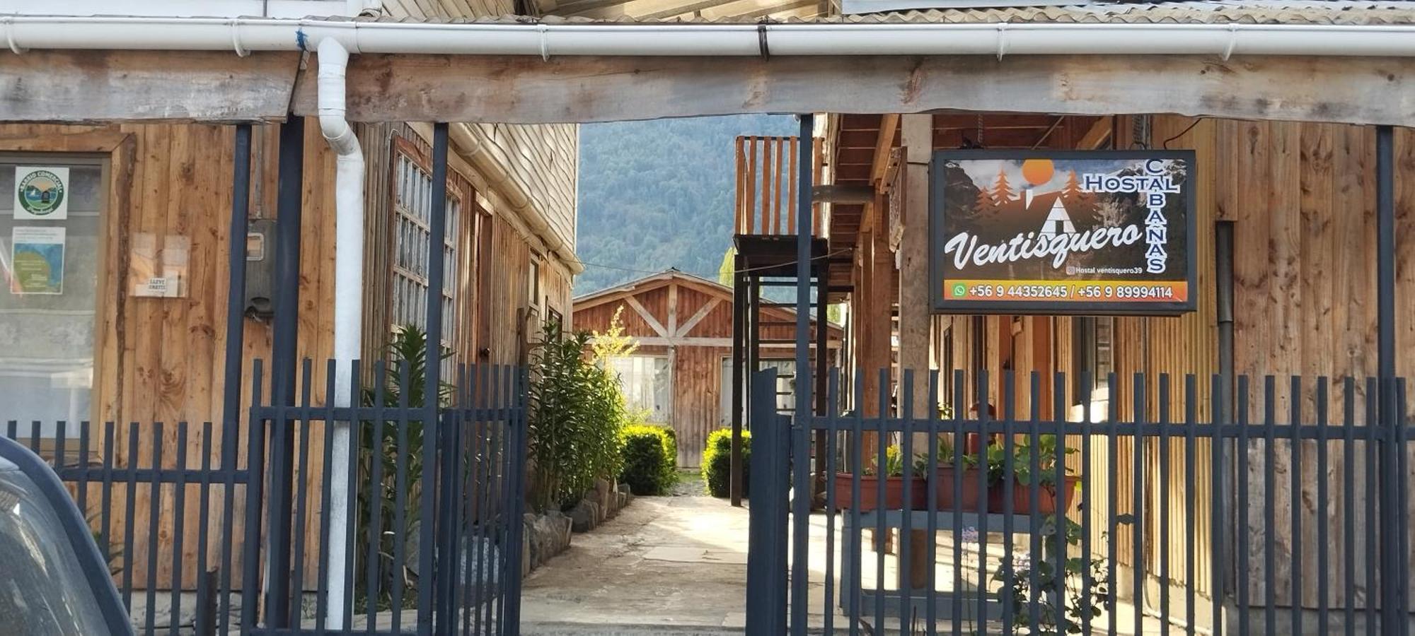 Hostal Y Cabanas Ventisquero Puerto Puyuguapi Luaran gambar